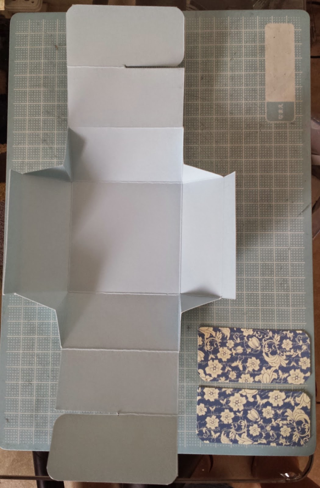 Three Sizes No Glue Gift Box