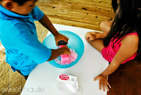 http://sweethaute.blogspot.com/2014/08/pink-diy-laundry-detergent-tutorial.html