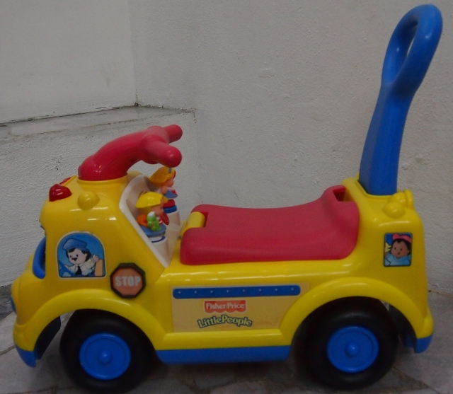 JuaiMurah Fisher Price Little People Ride On School Bus