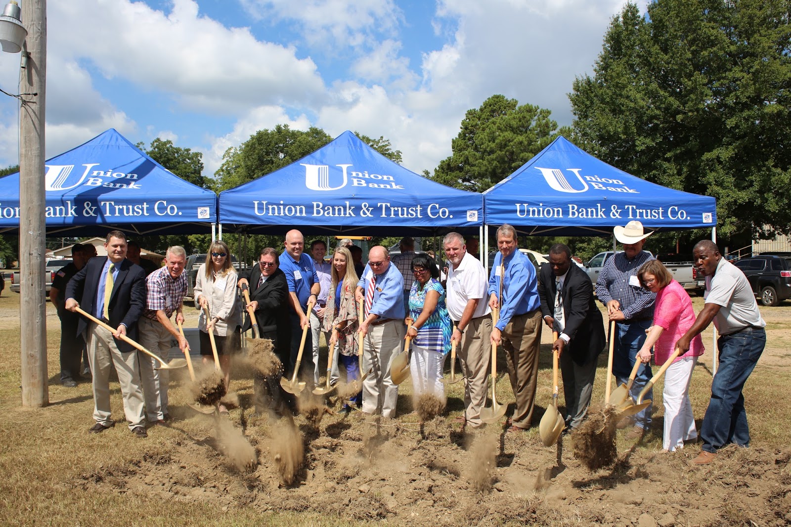 Saline River Chronicle News Union Bank Breaks Ground On New Bank In Warren