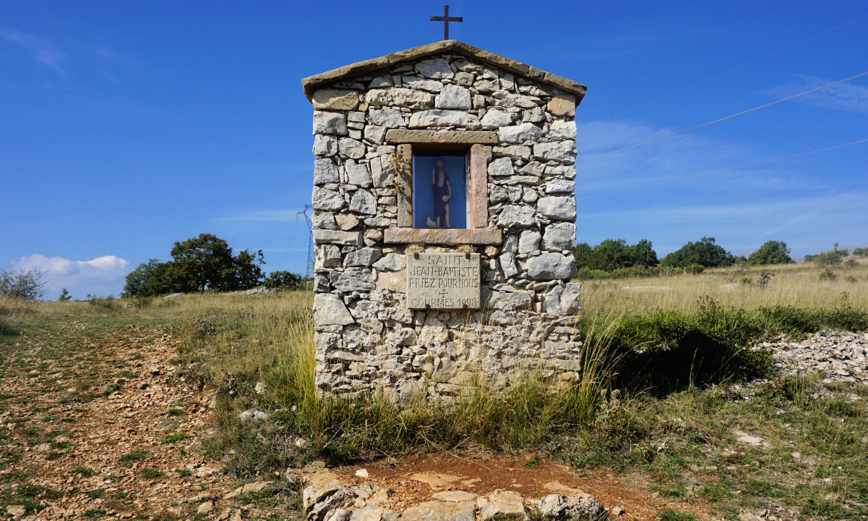 Oratory by GR51 trail St-Barnabé
