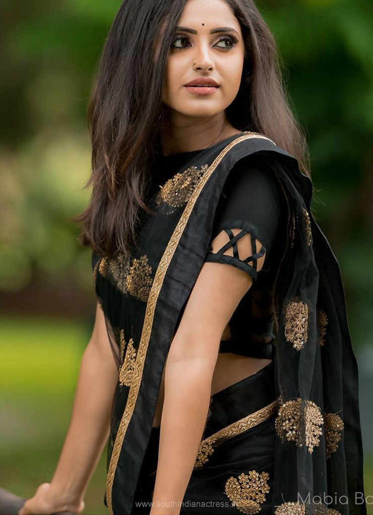 Actress Ayesha beautiful stills in black saree Actress-ayesha-10