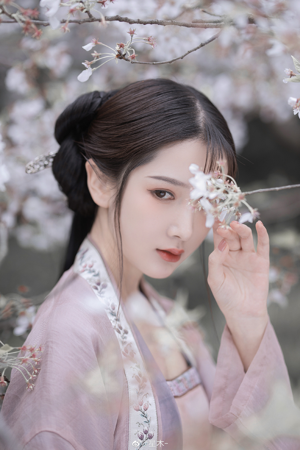 Image-Chinese-cute-model-Beautiful-girl-with-Chinese-historical-costume-TruePic.net