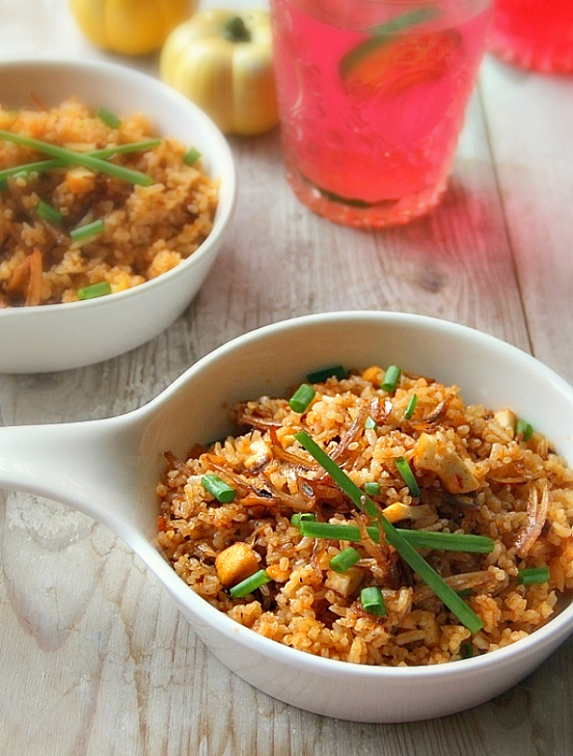 singapore shiok!: nasi goreng ikan bilis merah (anchovy fried rice)