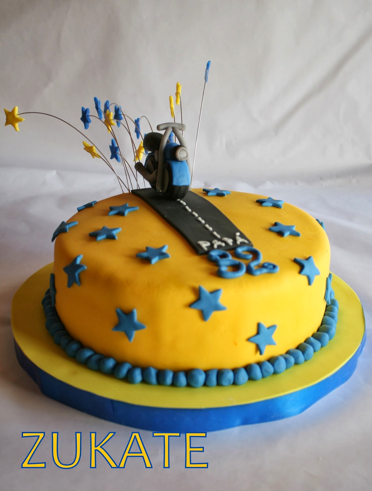 TORTA DE MOTO PARA ANDREA | ZUKATE