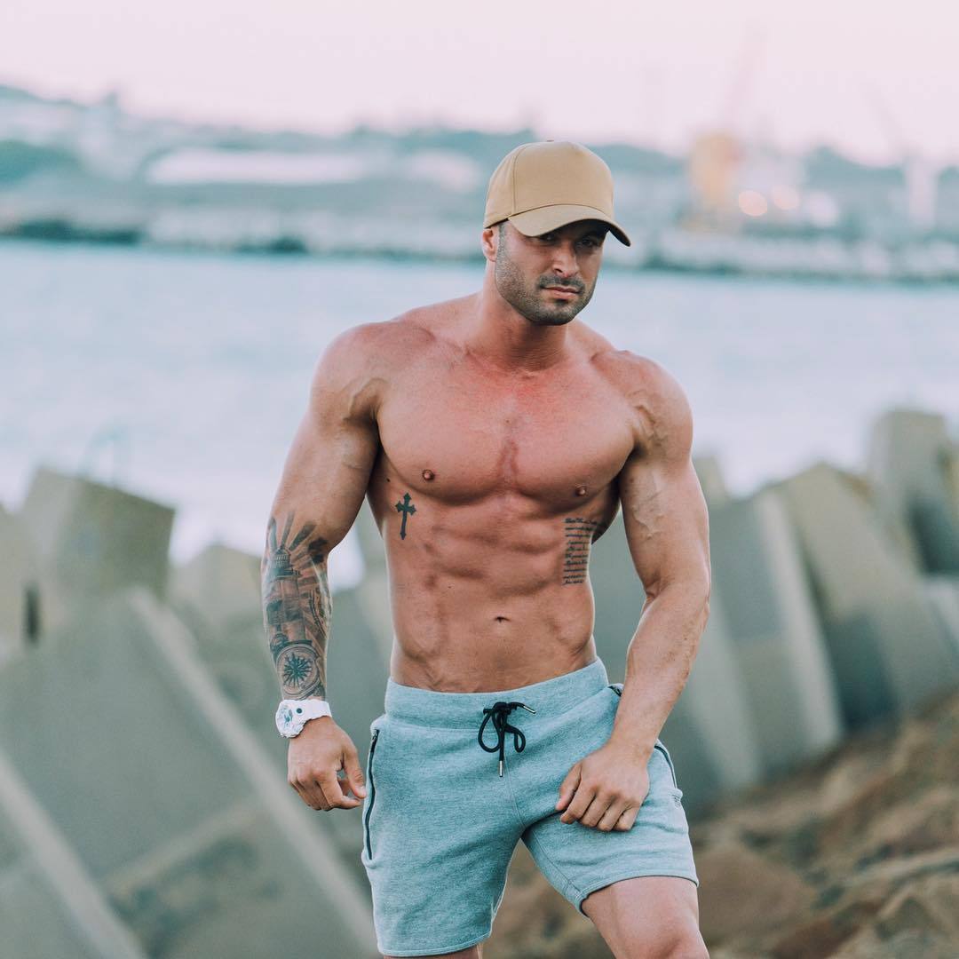 masculine-strong-alpha-daddy-sexy-shirtless-muscle-body-tattoos