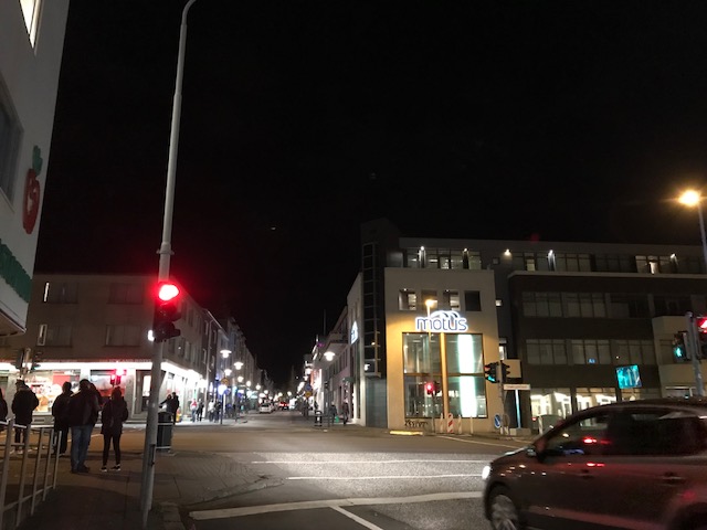 アイスランド　夜のレイキャビックの町を散策
