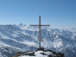 Das Gipfelkreuz des Weißen Knotens