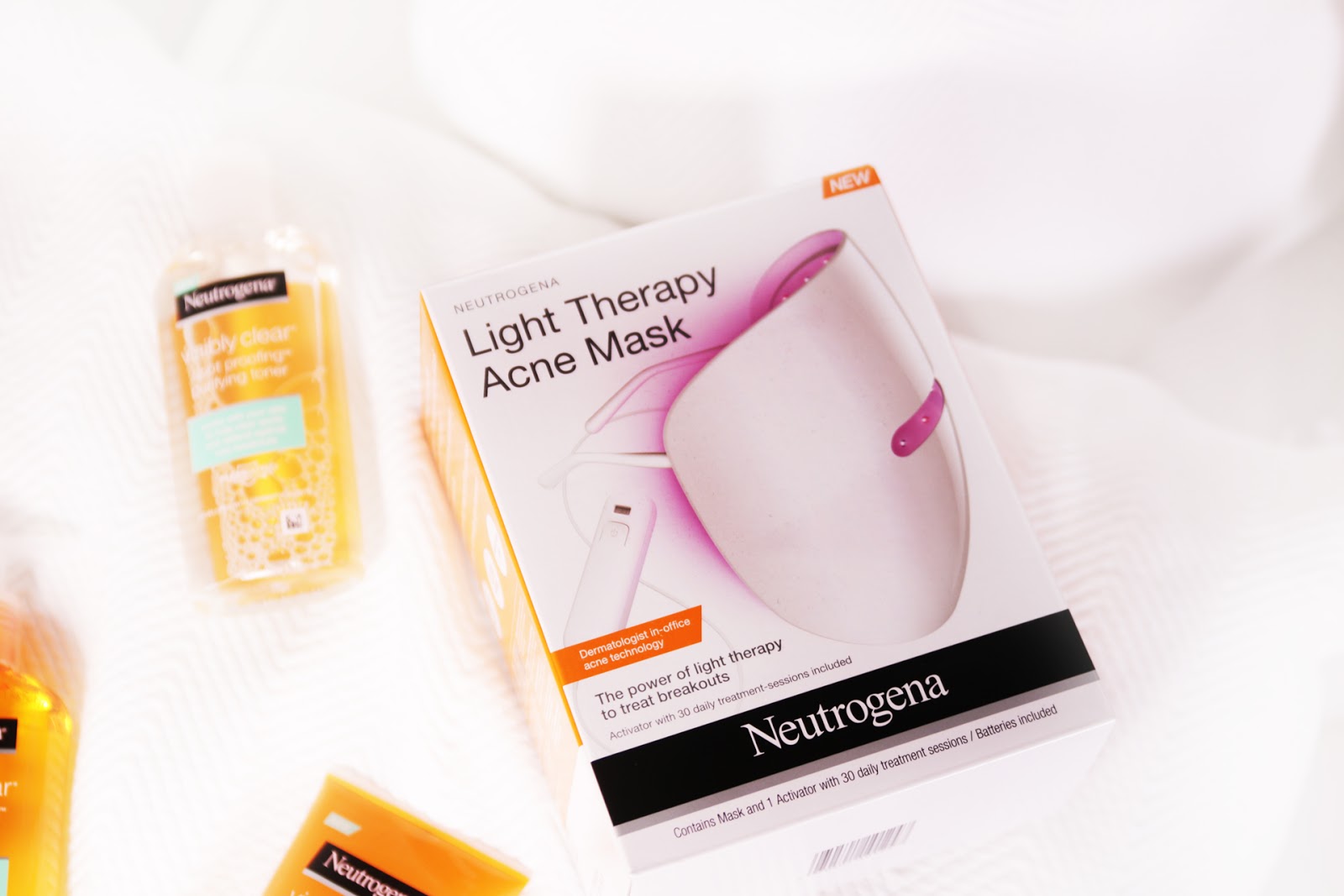 My Pale Skin Introducing the Neutrogena Visibly Clear® Light Therapy