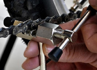 Bicycle chain tool