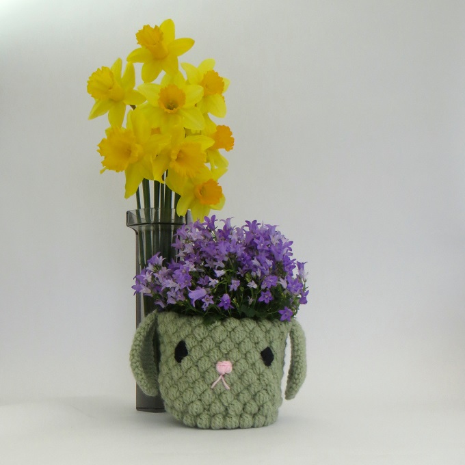 Crochet bunny plant pot holder... ⋆ Lazy Daisy Jones