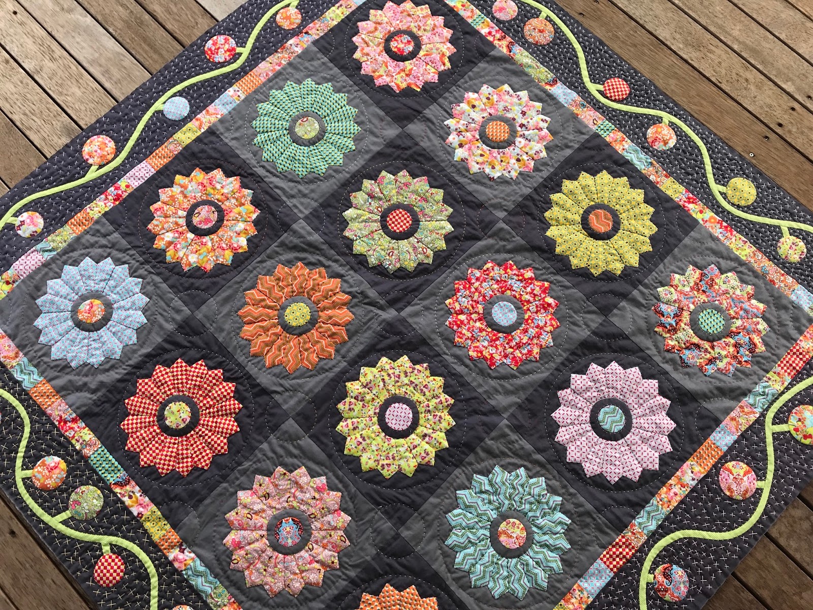 QUILTING Bittersweet Symphony Quilt {another progress post} Samelia