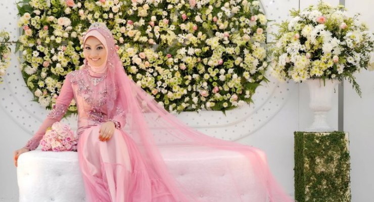 gaun pengantin modern sheer detail