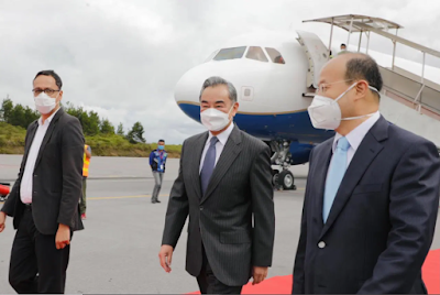 Menlu RRT Wang Yi Mengunjungi Danau Toba Untuk Melihat Keindahannya Secara Langsung