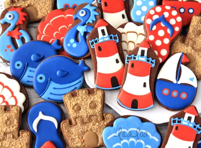Video cookie decorating tutorial for lighthouse sugar cookies!