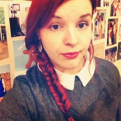 girl with hair in fishtail braid
