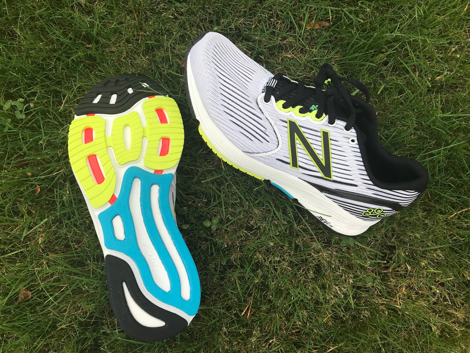 Road Trail Run: New Balance 890v6 Review: A Firm, Stable Rocket حمضيات