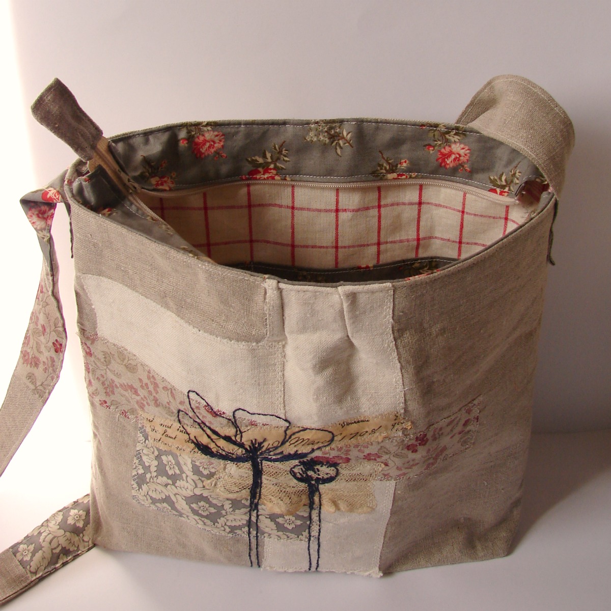 Roxy Creations Linen shoulder bag