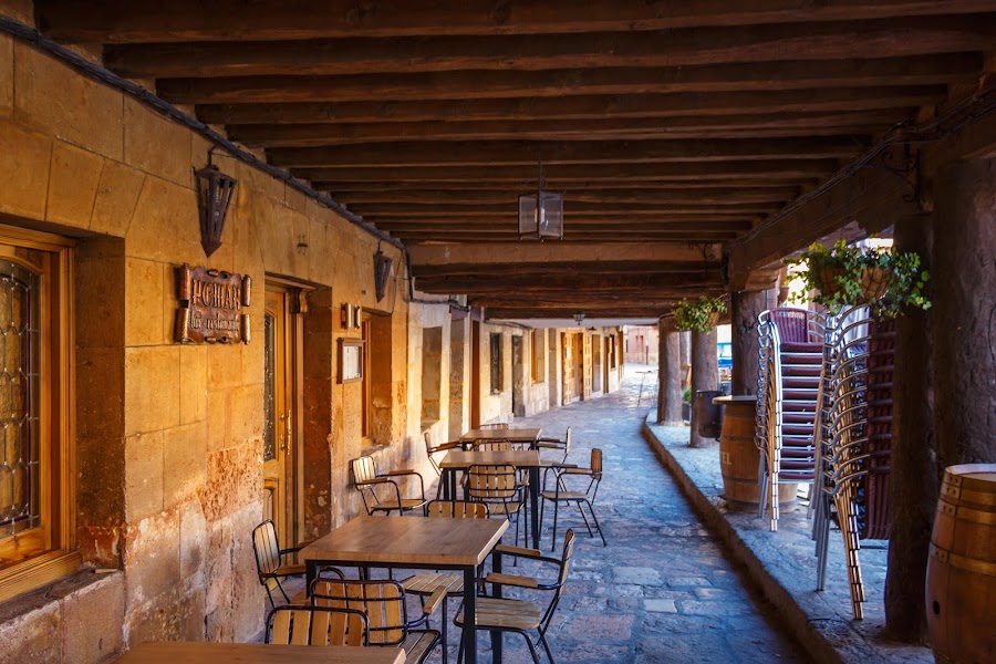 Ruta de los pueblos rojos de Segovia. Ayllón