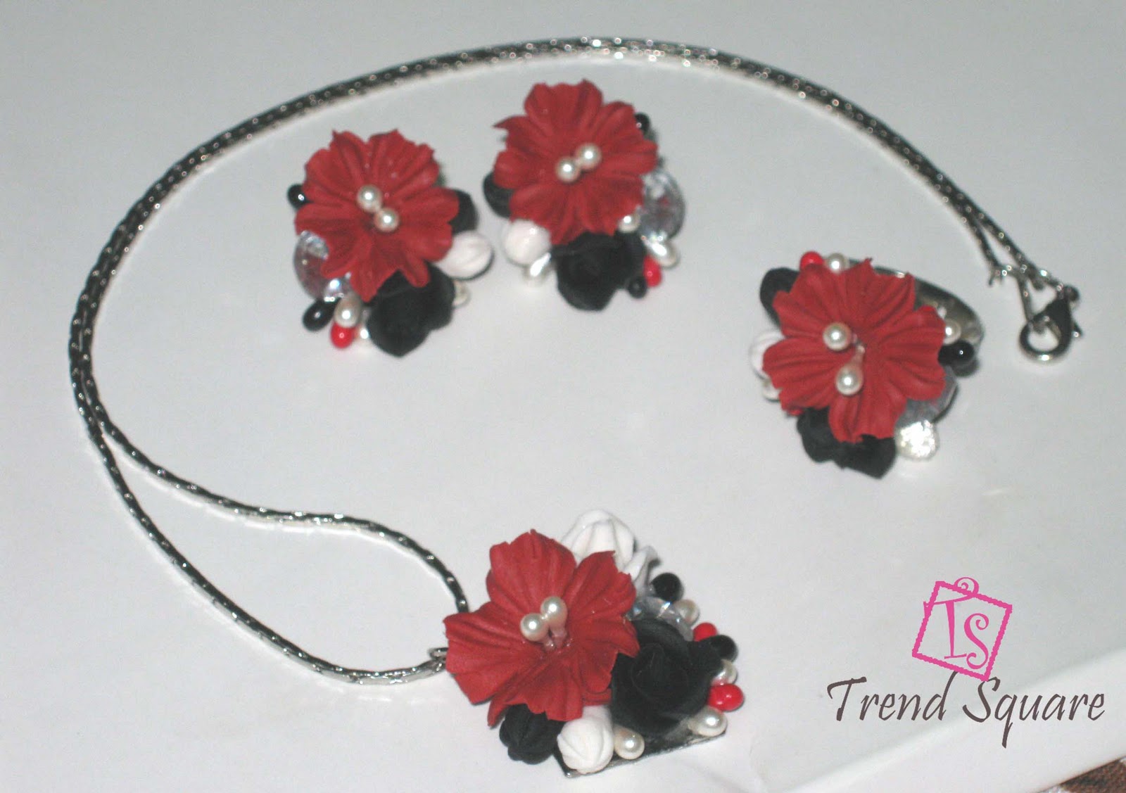 Trend Square: The Art of Red and Black (Jewelry Set)
