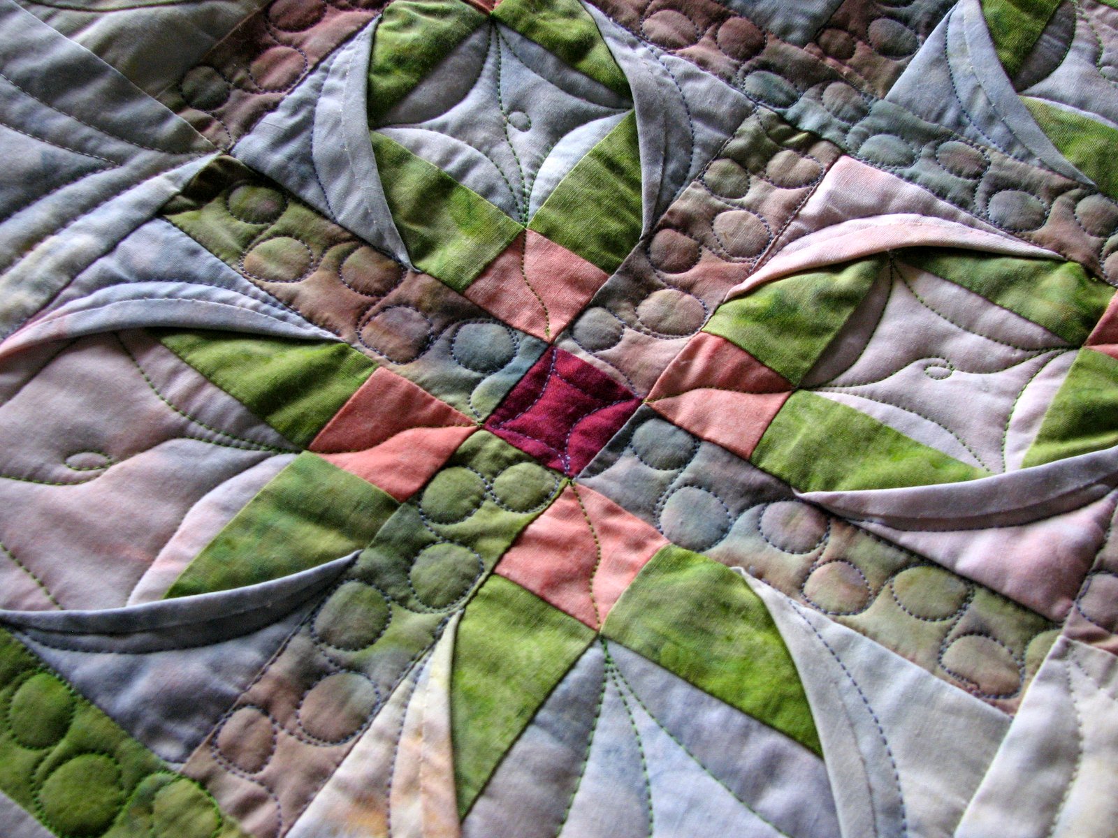 frantasticstitch witchery QUILTING CATHEDRAL WINDOWS