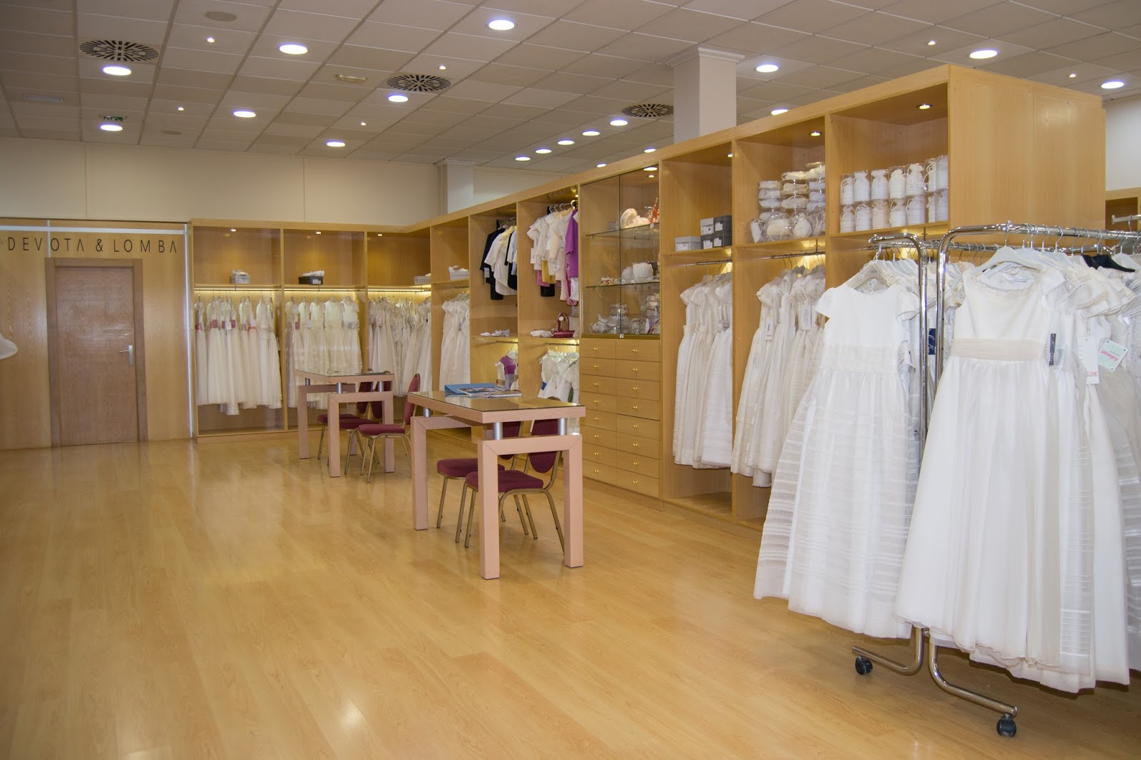 CRISTYANTH Tienda de trajes de comunion en Zarandona. Nuevas