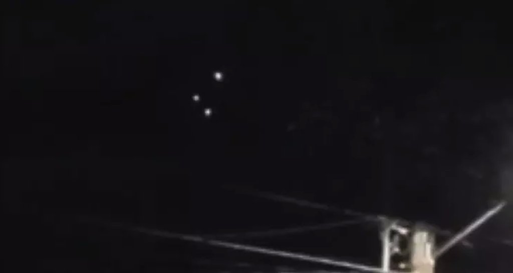 UFO News ~ UFO Formation Spotted Over Washington? plus MORE Ufo1