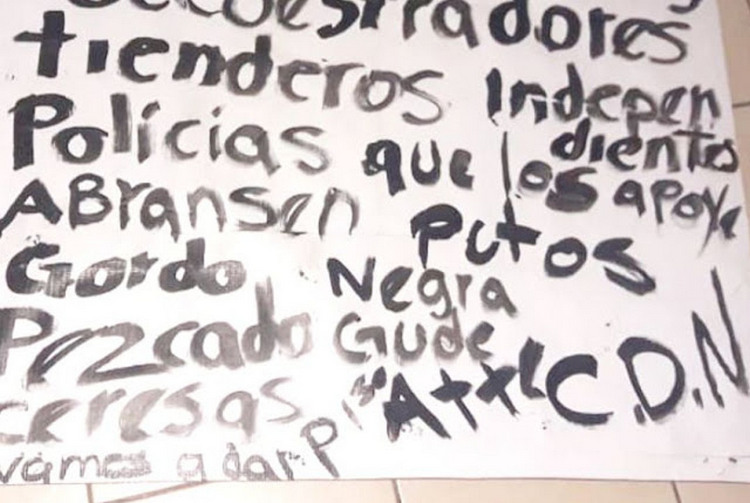 "Ábranse P..tos vamos a dar piso", Sicarios del CDN cuelgan narcomantas amenazando a mañosos y secuestradores en Guadalupe, NL "Ábranse P..tos vamos a dar piso", Sicarios del CDN cuelgan narcomantas amenazando a mañosos y secuestradores en Guadalupe, NL