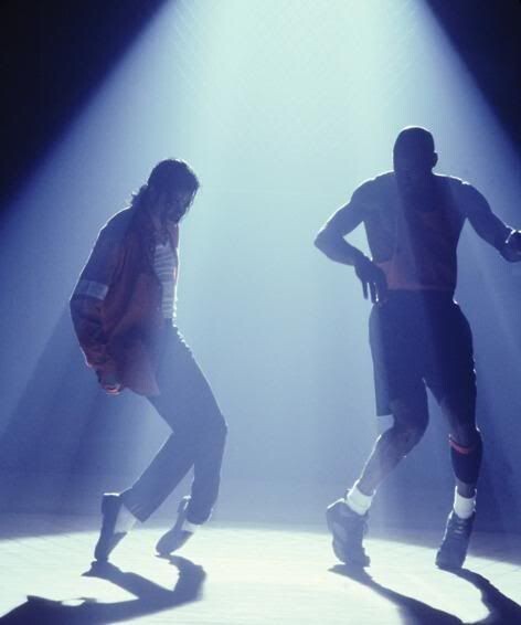 마이클 조던에게 개빡세게 춤 가르치는 마이클 잭슨 - 짤티비