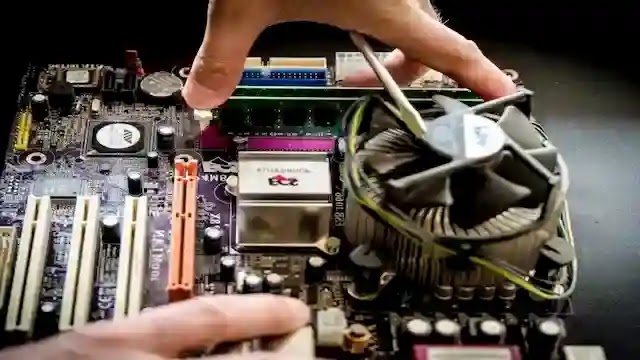 لماذا تصدر مروحة الحاسوب صوتا صاخبا؟ ما الأسباب وكيفية التخلص من هذه المشكلة لماذا تصدر مروحة الحاسوب صوتا صاخبا؟ ما الأسباب وكيفية التخلص من هذه المشكلة