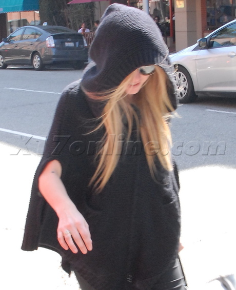 Pictures Of Avril Lavigne Pregnant 61
