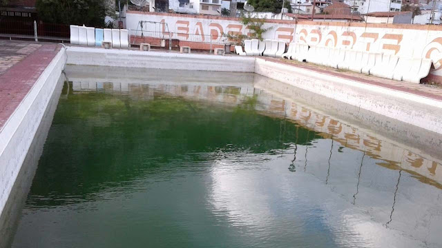 Piscinas de clube desativado em Jacobina preocupam moradores