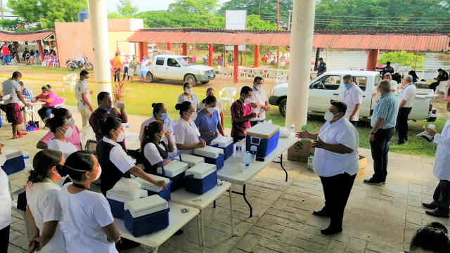 Aplican más de 8 mil dosis de vacunas para adultos en Pinotepa Nacional