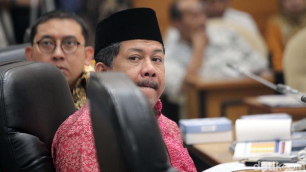 Bintang Tanda Jasa dari Jokowi Bagi Duo Fadli-Fahri Bintang Tanda Jasa dari Jokowi Bagi Duo Fadli-Fahri