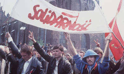 Kaum buruh di bawah Partai Solidaritas berdemo di Polandia
