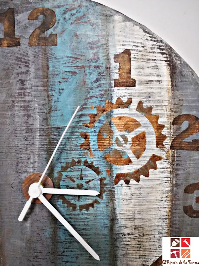 diy reloj de madera con stencil