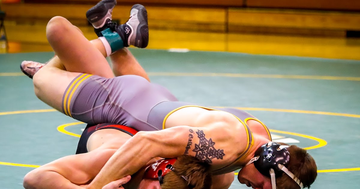 St. Edward Wrestling: Four pins in succession by Evan Bennett