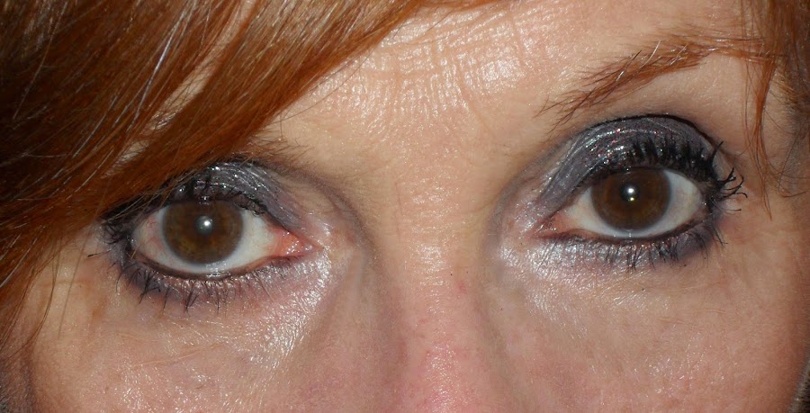 Imagen Look Nochevieja gris ojos abiertos