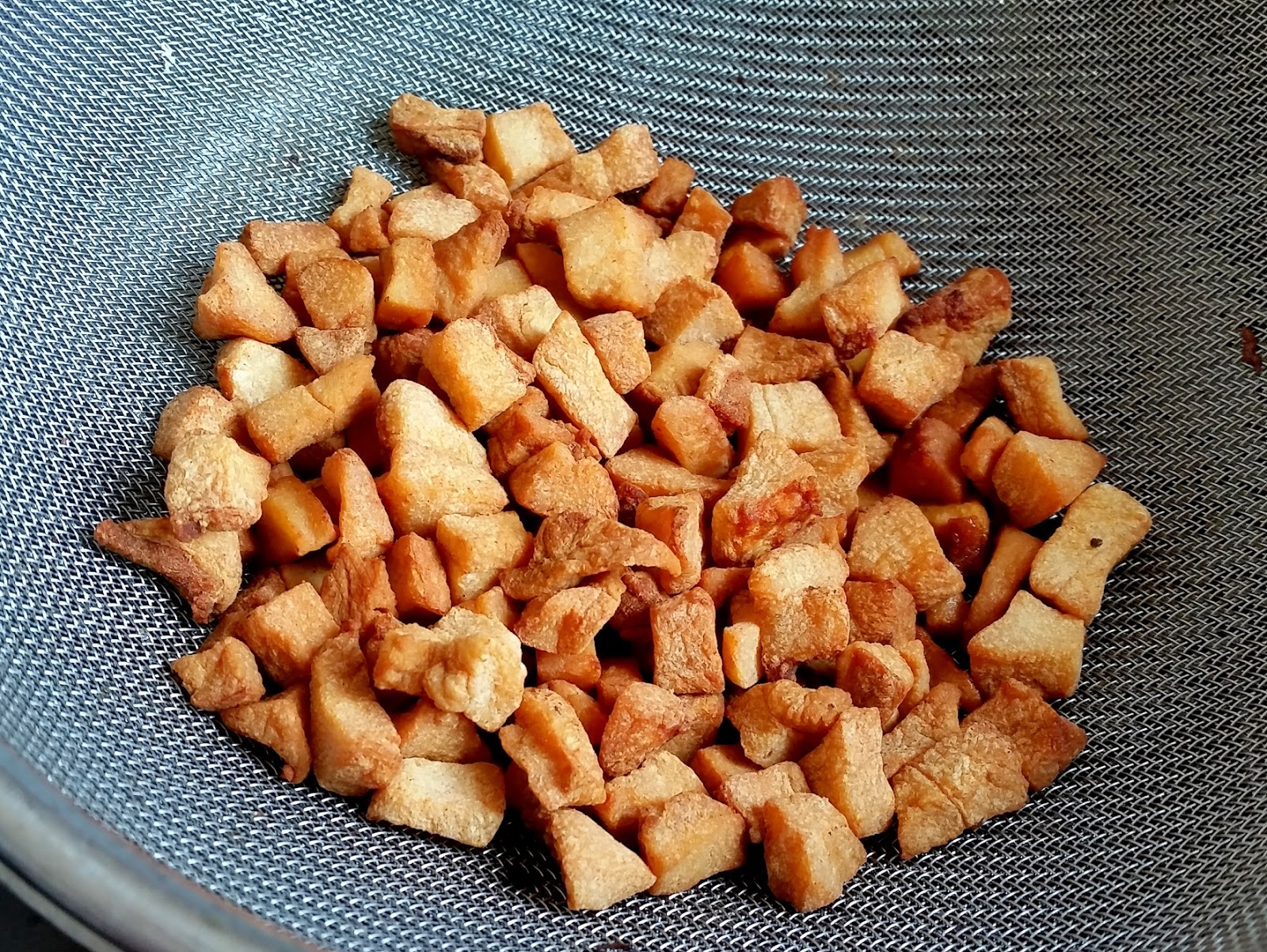 The Informal Chef How to make Crispy Pork Lard and Pork Oil 猪油渣