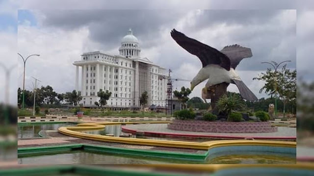 Pesona Bundaran Elang di Kabupaten Rohil, Riau