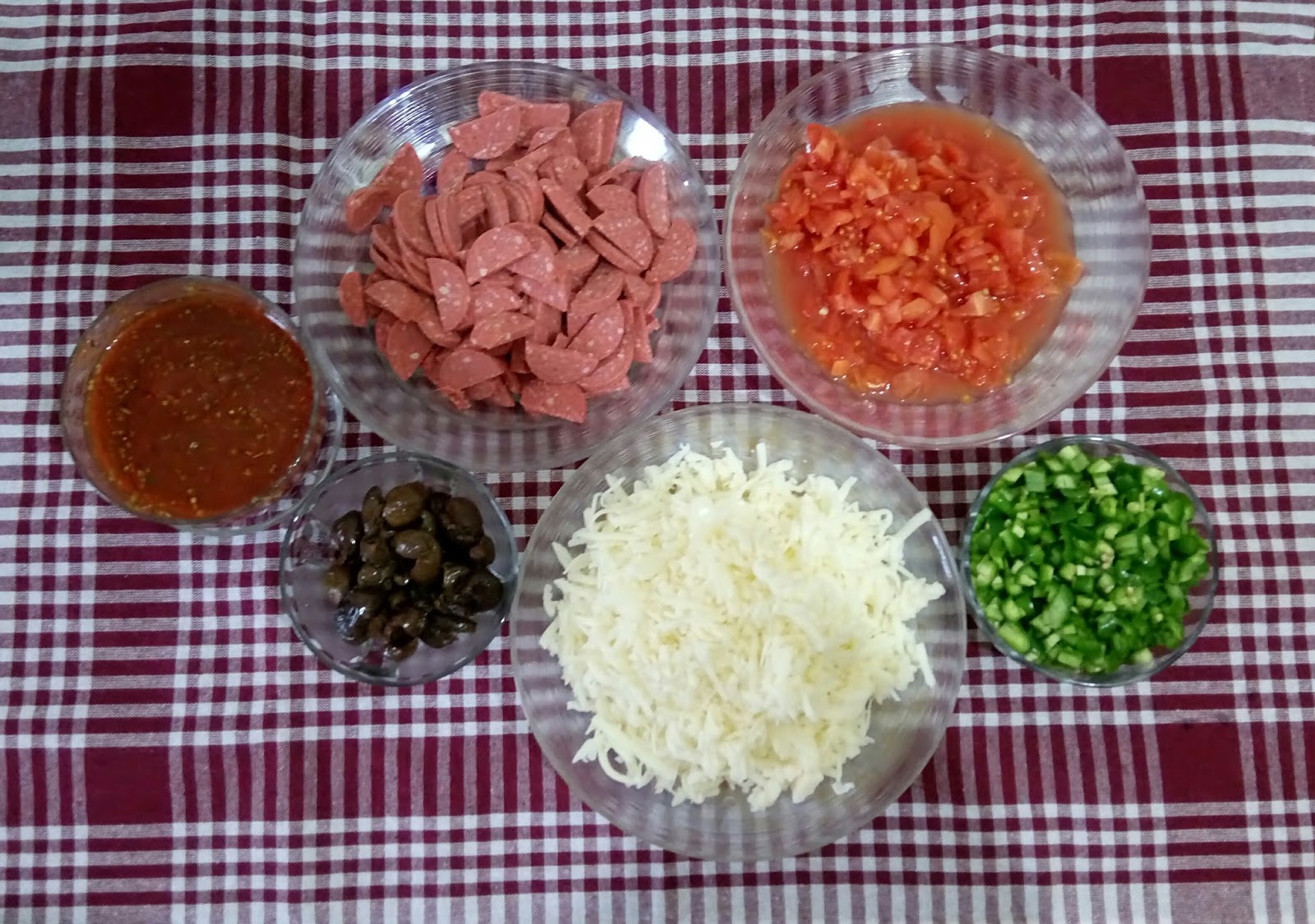 EVDE PİZZA TARİFİ (MAYALI HAMUR İLE)