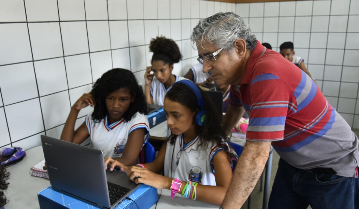 Convocados no concurso da Educação têm até segunda para apresentar documentação