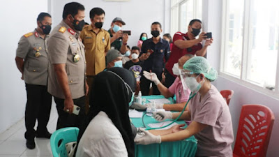 Kapolda Irjen Pol Nana Sudjana Tinjau Vaksinasi Massal di Gerai Vaksin Presisi Bitung