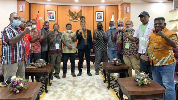 Fachrul Razi dengan tokoh papua barat