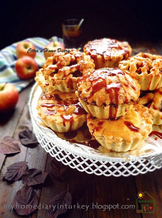 Apple pie with Salted Caramel Sauce| Çitra's Home Diary. #applepie #saltedcaramel #pierecipes #fallbaking #apelpie
