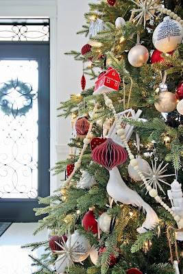 AM Dolce Vita: 2019 Holiday Home Tour: Burgundy and White