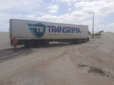 DUNAS TOMAM CONTA DA BR 404 E ESTRADA ENCONTRA-SE  DESTRUÍDA