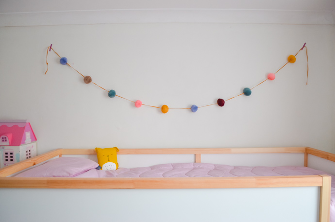 unisex bedroom, shared bedroom idea, childrens decor, luna and cash, pompom garland
