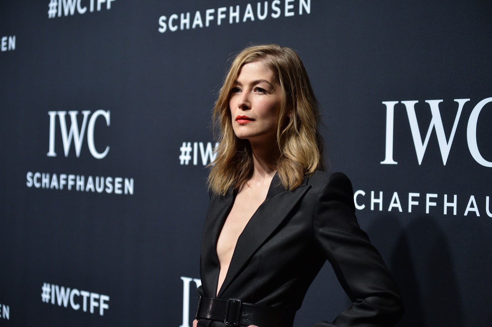 Daily Celebrities Paparazzi, Candid and Photoshoot Pictures: Rosamund