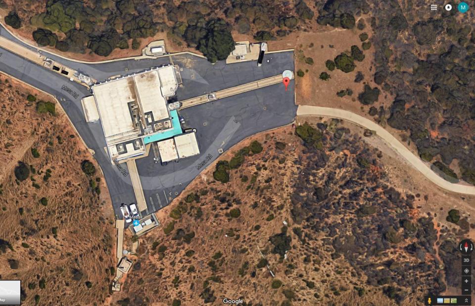 UFO Spotted on Runway of NASA Jet Propulsion Labs in Google Earth